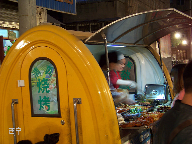 2011年0603e青海西宁街道夜市 (12).jpg