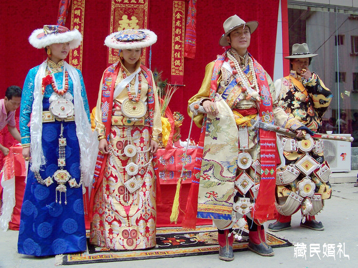 2011年0620e四川雅江藏民婚礼 (29)介绍新郎x.jpg