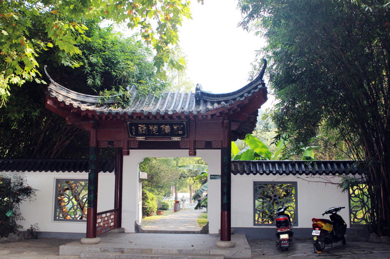 Ƭ 049.jpg