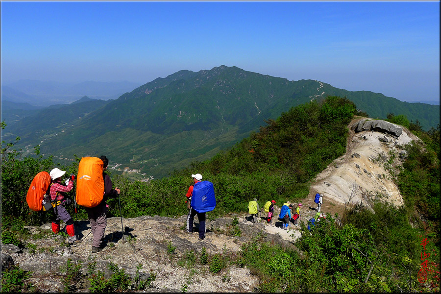 仙人托石——天岳关.jpg