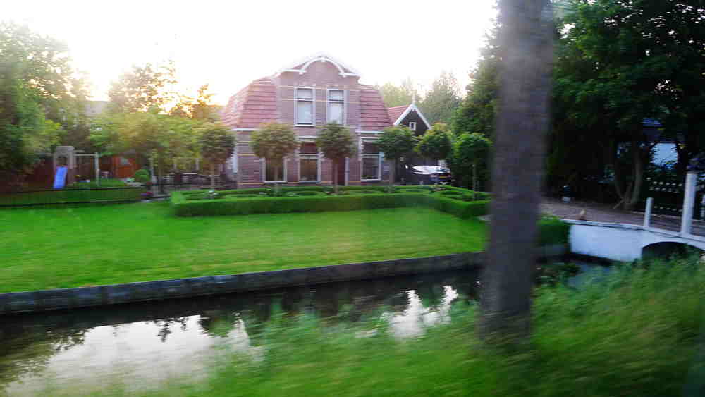 p1010839_.jpg
