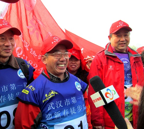 大大东阿红接受电视台采访.jpg