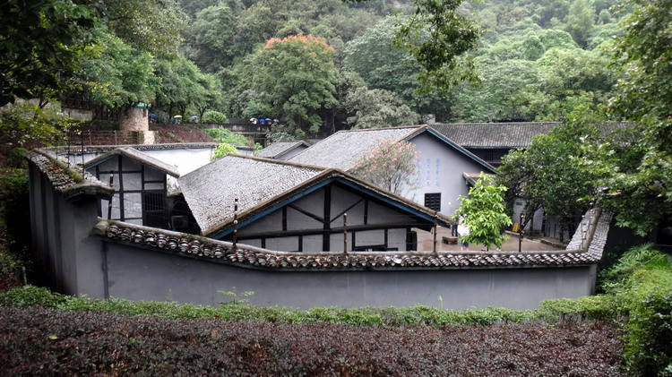 渣滓洞监狱全貌.jpg