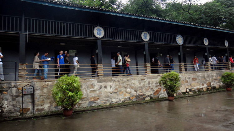 渣滓洞监狱男牢.jpg