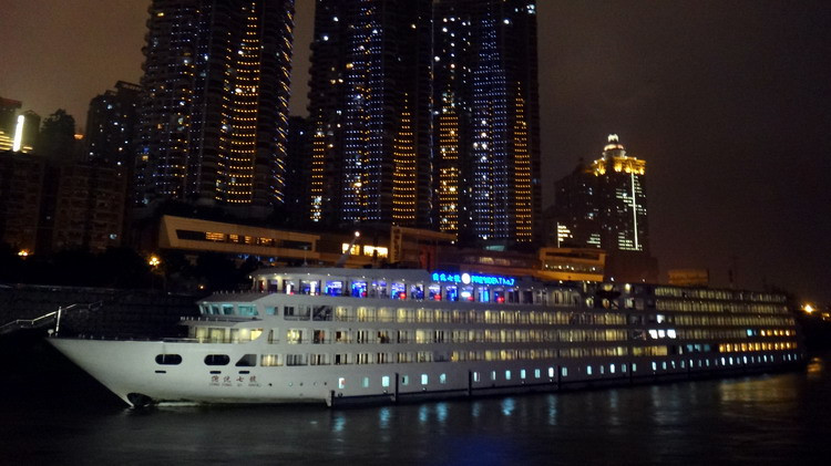 重庆夜色002（坐游轮看两江夜色）.jpg