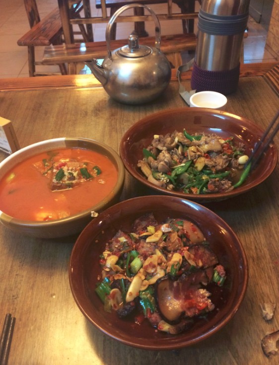 邵阳晚餐.jpg