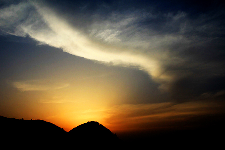 通城县黄袍山夕阳x1.jpg