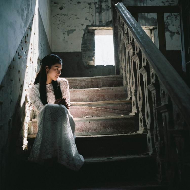 白衣女子002.jpg