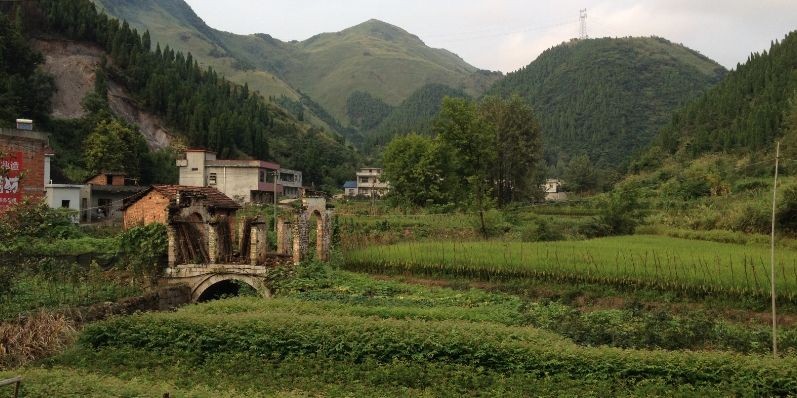 烧毁的白泉桥.jpg
