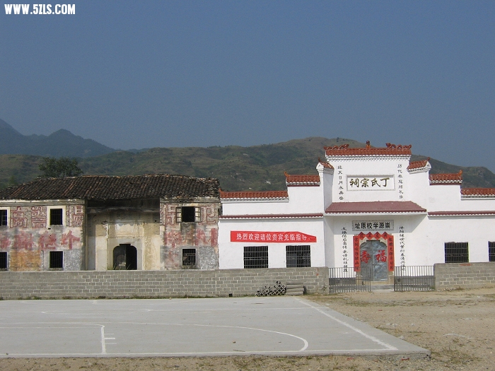 图109   温泉村小学还是一所老学校的原址.jpg
