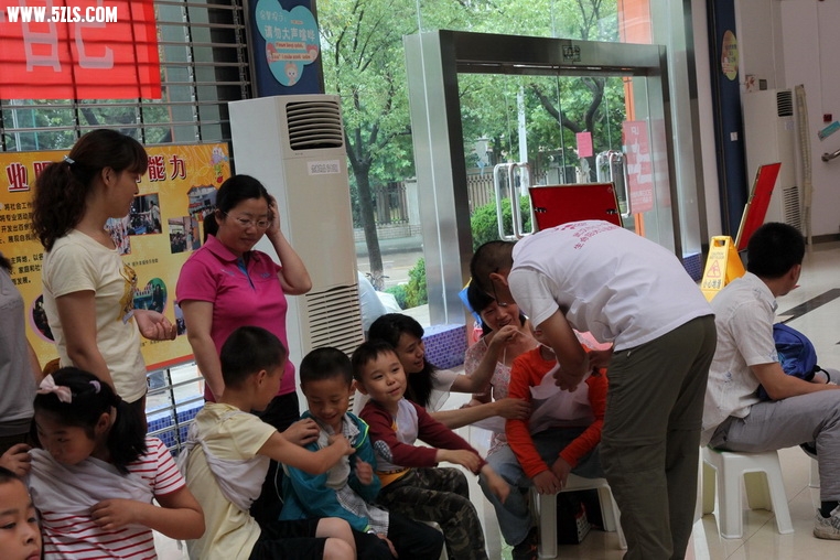 蚂蚁像不像幼儿园老师.JPG