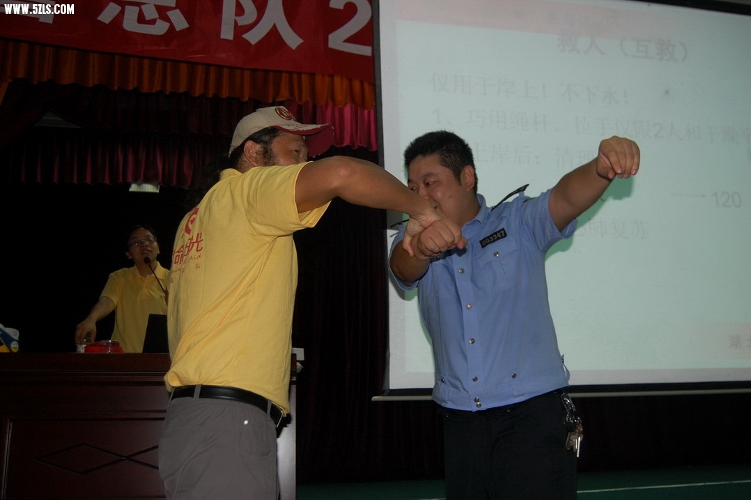 李钢 水中解脱.JPG
