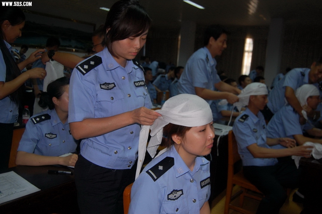 学员头部包扎1.JPG