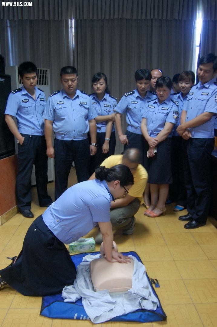 学员 心肺复苏4.JPG