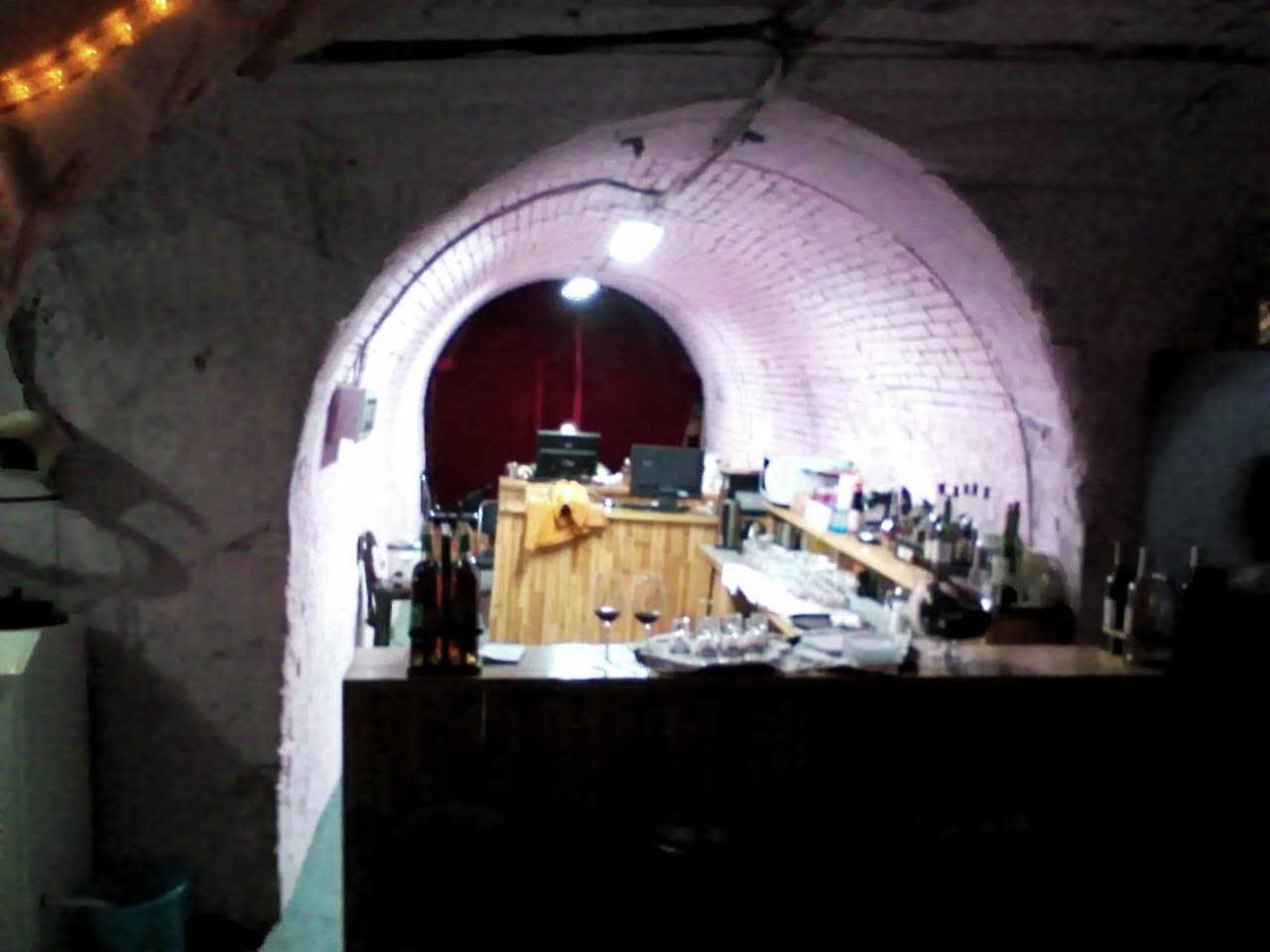 防空洞酒吧.jpg