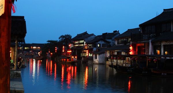14081794669102dcqux_640x1000.jpg