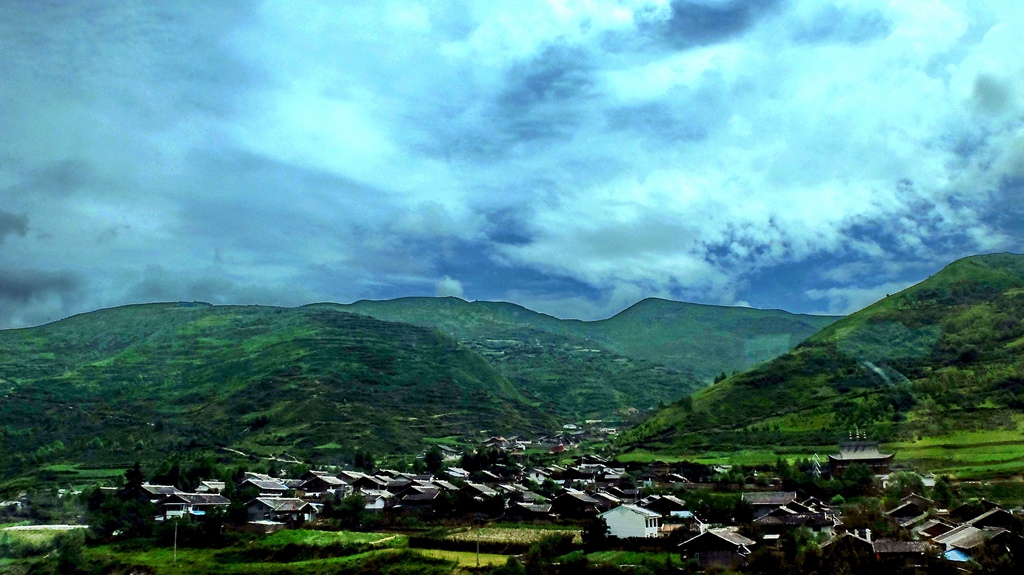 on the way to huanglong06.jpg