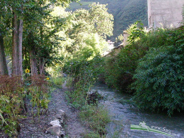小河