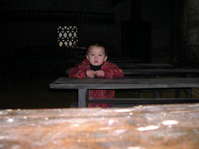 认真听讲。