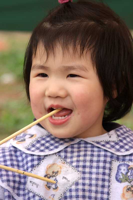 呵呵!吃完了只有吃筷子