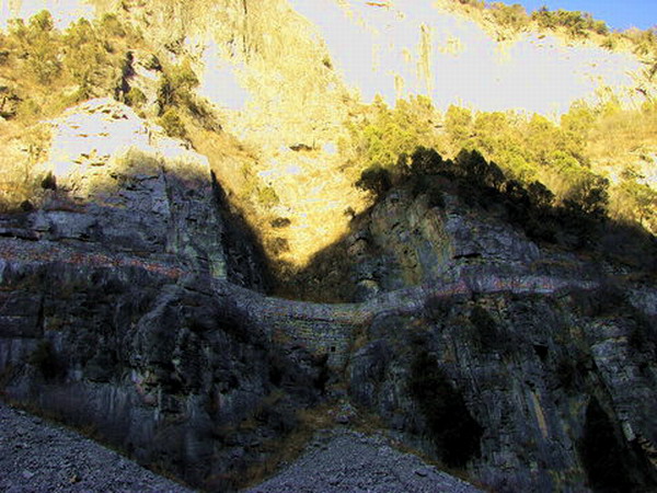 日照金山千年古道