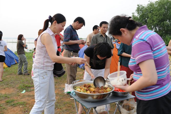 比家里的饭香