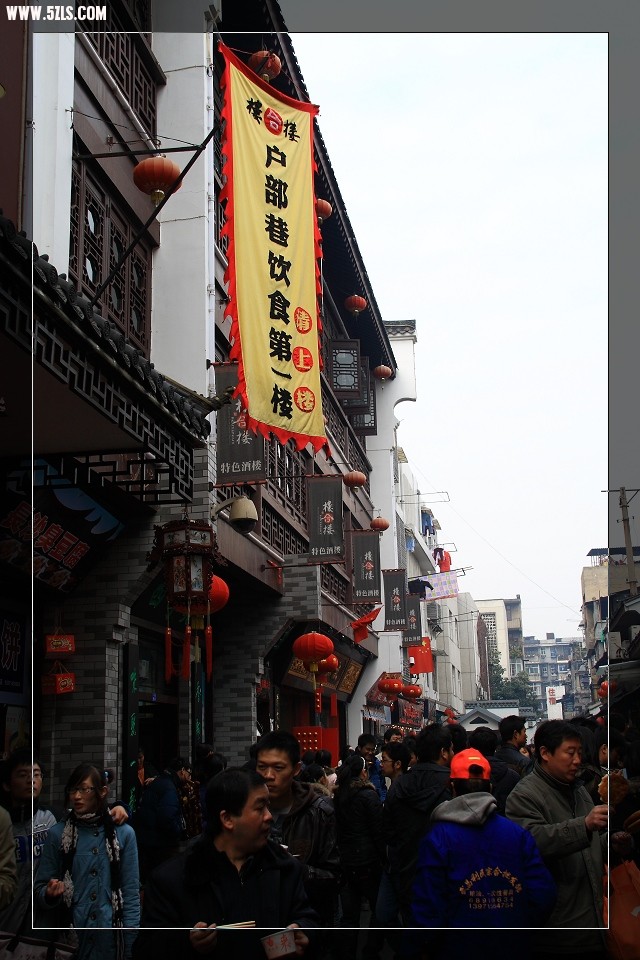 果然大名在外，摩肩接
