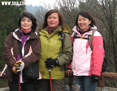 三驴都是第一次纵九峰，还遇上雪花伴舞，爽