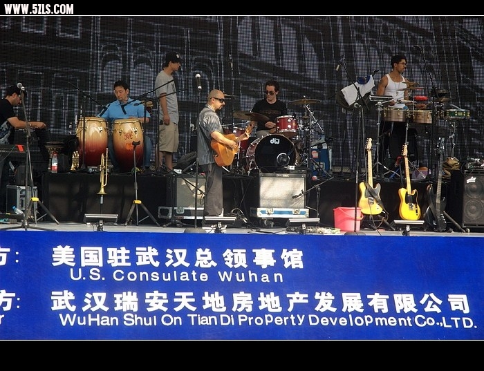 演出前调