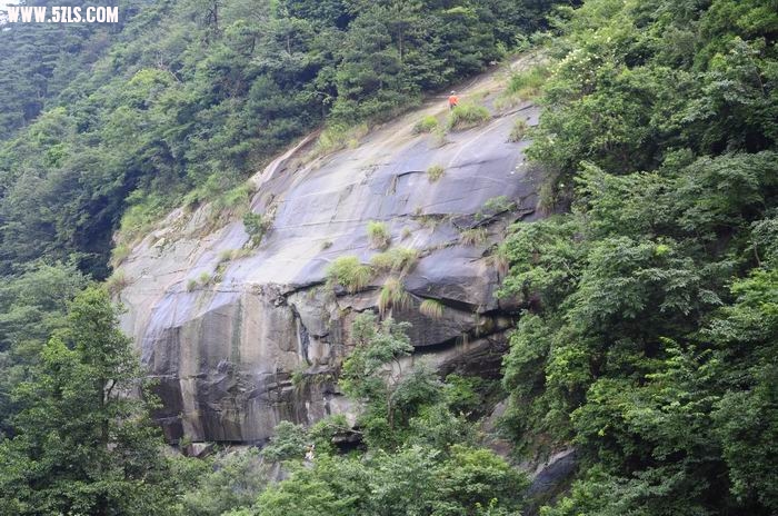 远观岩降