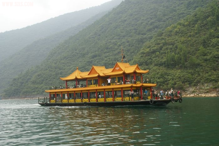 乘此种船游览