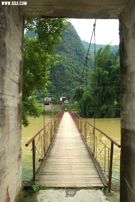 走过“金门桥”，