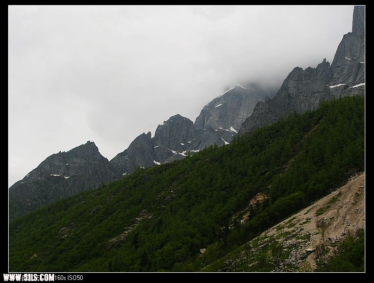 关于山峰的传说已记不清了