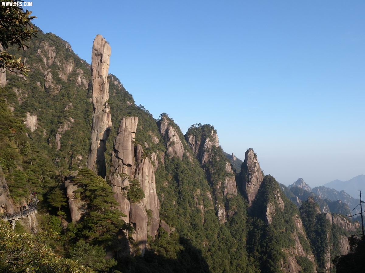 巨蟒出山