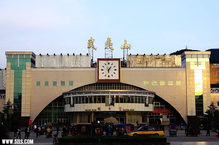 605_1273738525nH06.jpg