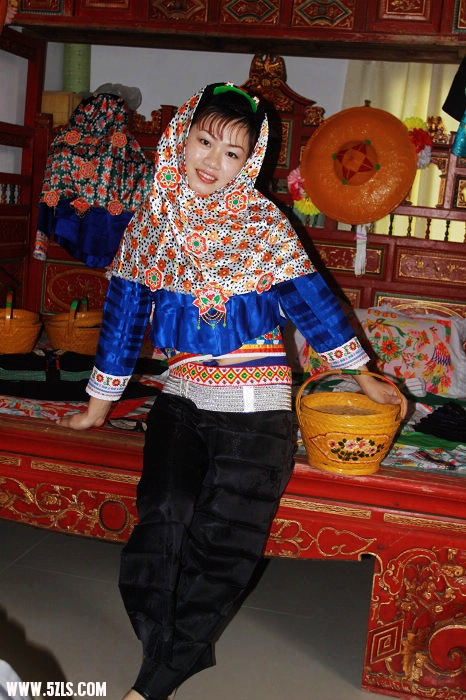 605_1273746417nKr8.jpg