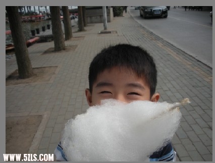 路上的棉花糖是那么的美味