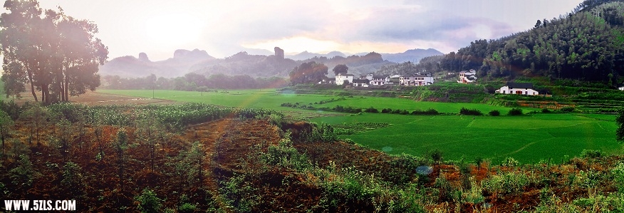 村庄晨景