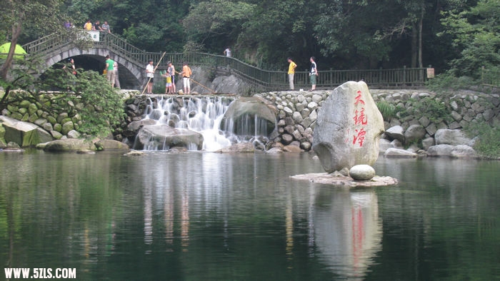 这就是传说中的天镜潭