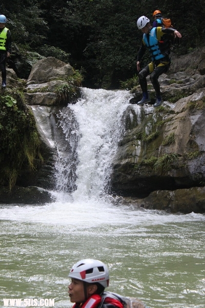 11070521378c8868b28e95f212[1].jpg