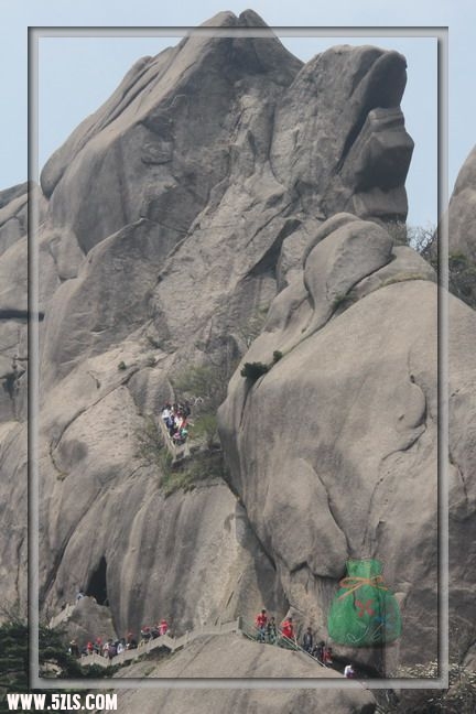 俺们已经穿过狭窄、陡峭的鲶鱼
