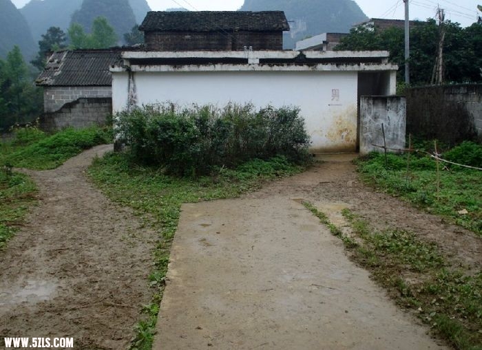 学校的厕