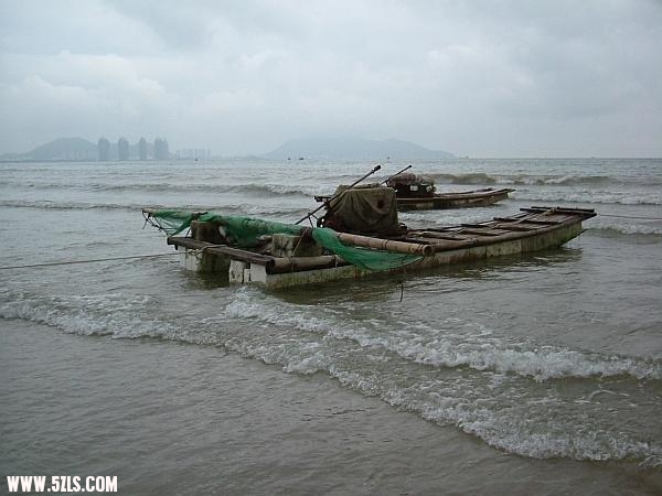 三亚海边泡沫机动船.JPG