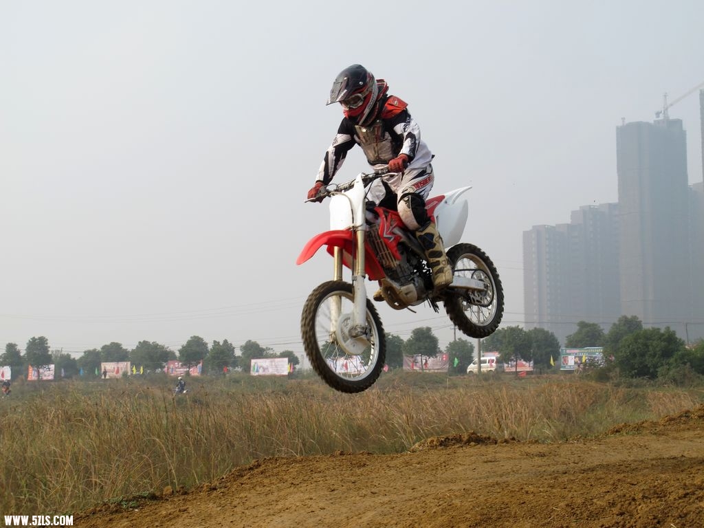 Ƭ 047.jpg