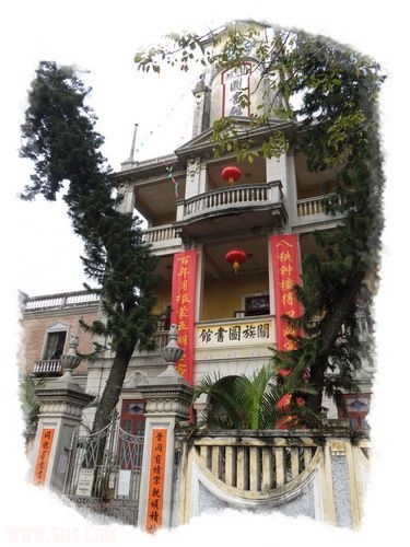 贴上新春对联的关族图书馆