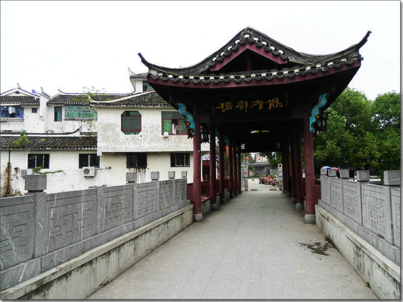 鹊渚游廊：这里既可遮蔽风雨，亦能笑谈风月 