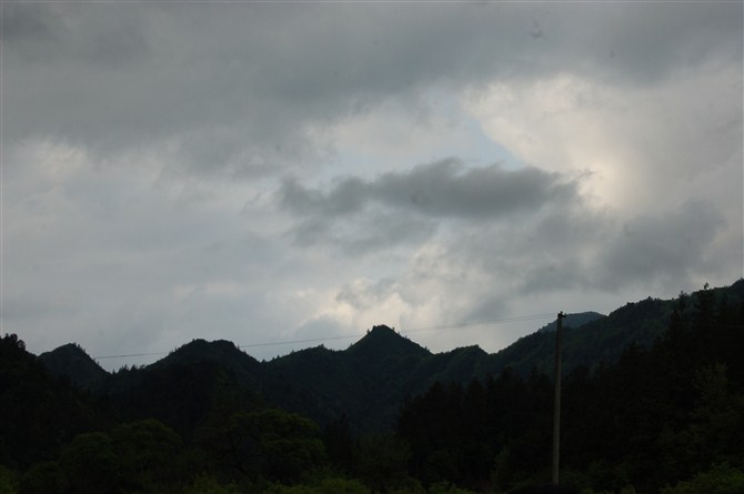 黑白之间